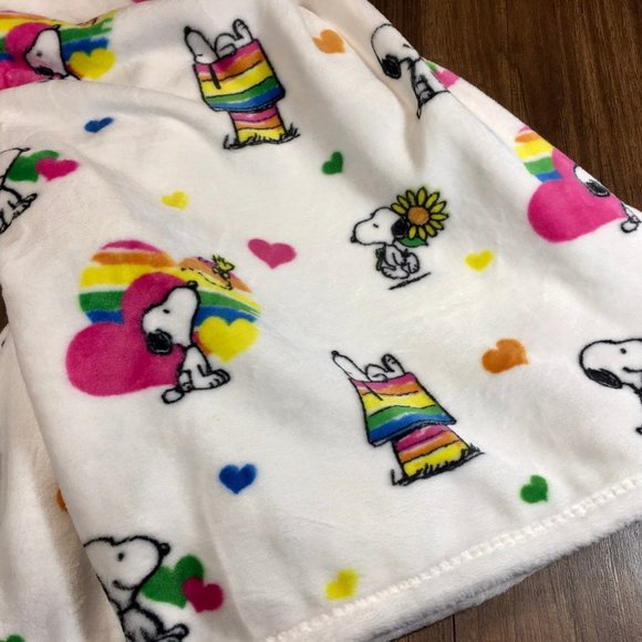 Snoopy Peanuts Love Throw Blanket - Picture 3 of 4